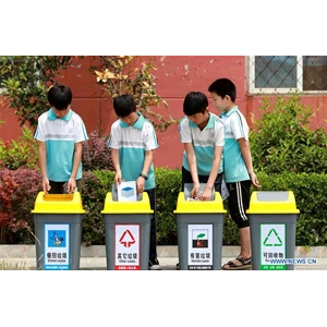 Tempat sampah fiberglass